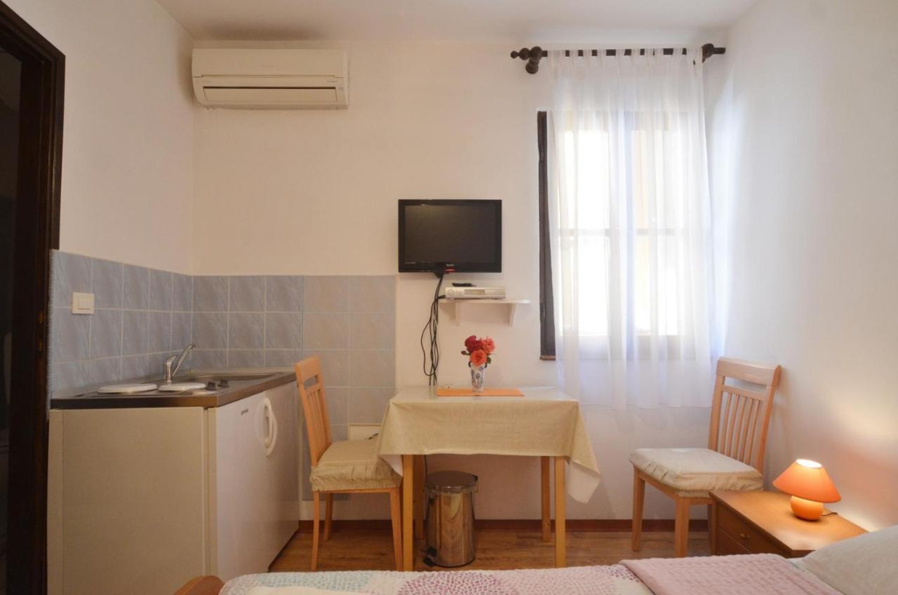 Andronella Studios Rovinj Exterior foto